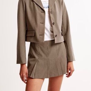 Mid Rise Wide Pleated Mini Skort